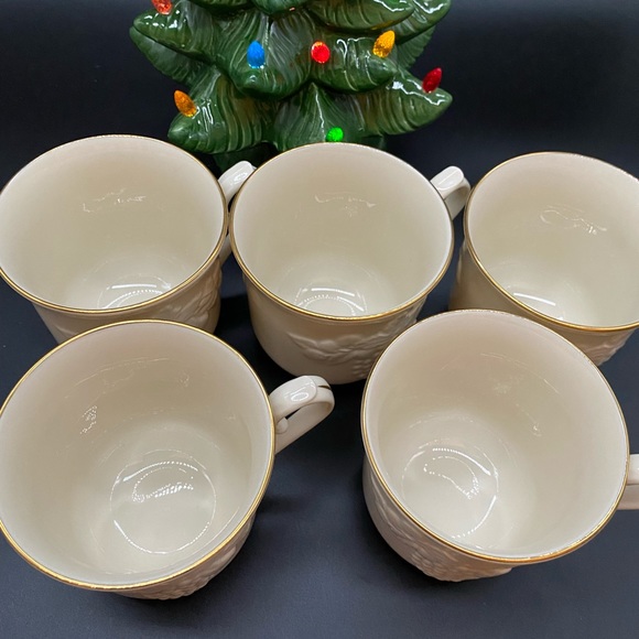 💥SOLD💥 EUC Lenox Cream Colored and Gold Grape Design Mugs - Picture 5 of 8